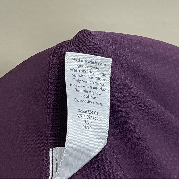 Athleta Ultimate Dobby Mesh Capri Leggings High Rise Mulberry Rose Purple Small - Picture 11 of 11